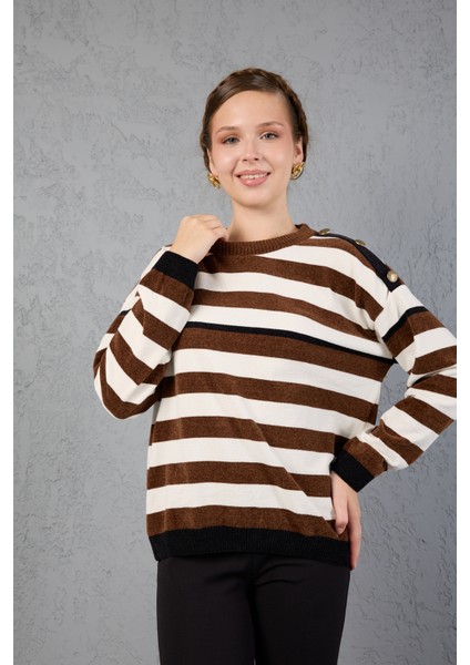 Kadın Kahve-Beyaz Çizgili Şönil Kadife Bisiklet Yaka Omuzda Düğme Detaylı Triko Kazak