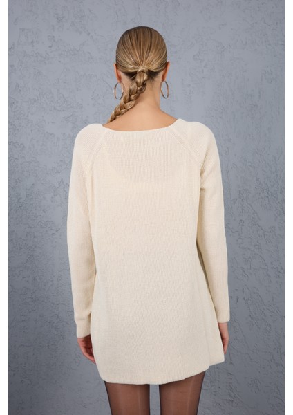 Kadın Ekru Reglan Kollu Kayık Yaka Simli Triko Kazak