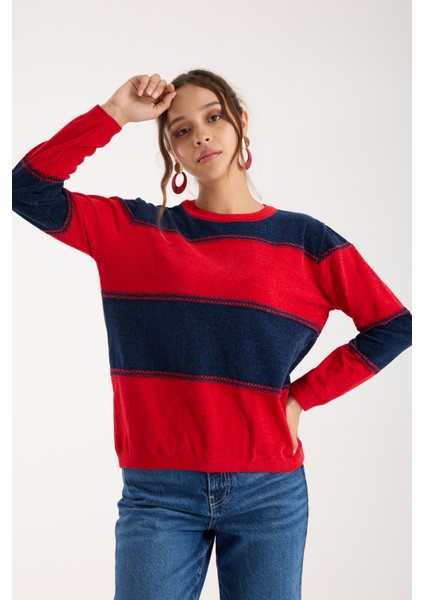 Kadın Kırmızı-Laci Iki Renkli Çapraz Kontrast Dikiş Detaylı Şönil Kadife Triko Bluz fırsatları