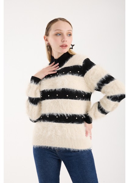 Kadın Krem Sakal Iplik Taş Detaylı Yarım Balıkçı Yaka Triko Kazak fiyatları