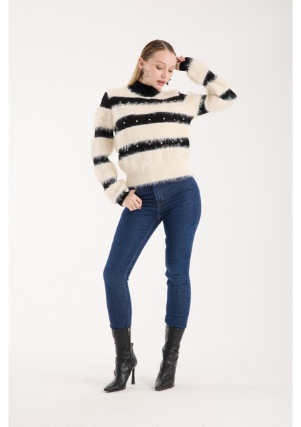 Kadın Krem Sakal Iplik Taş Detaylı Yarım Balıkçı Yaka Triko Kazak indirimleri