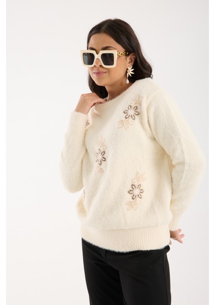 Kadın Ekru Sakal Iplik Boncuk Nakışlı Bisiklet Yaka Triko Kazak fiyatları
