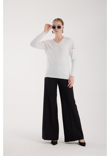 Kadın Beyaz Simli Kumaş Detaylı V Yaka Triko Bluz