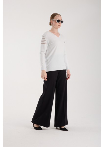 Kadın Beyaz Simli Kumaş Detaylı V Yaka Triko Bluz