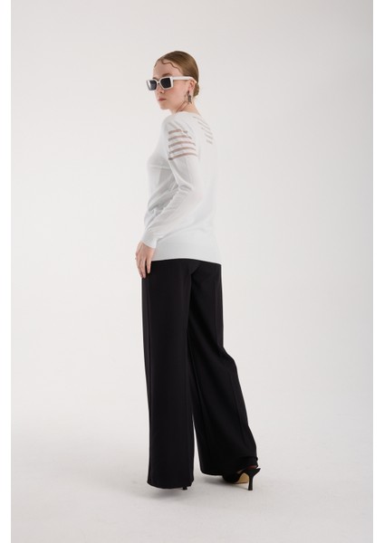 Kadın Beyaz Simli Kumaş Detaylı V Yaka Triko Bluz