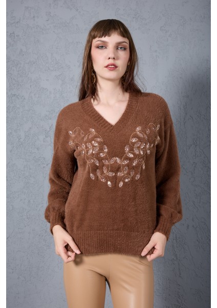 Kadın Kahve Sakal Iplik Önü Boncuk Nakışlı Balon Kollu V Yaka Triko Kazak