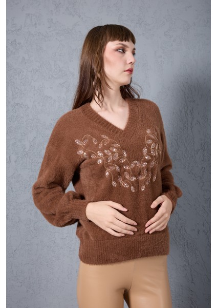Kadın Kahve Sakal Iplik Önü Boncuk Nakışlı Balon Kollu V Yaka Triko Kazak fiyatları