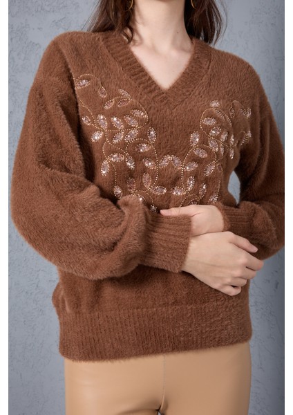 Kadın Kahve Sakal Iplik Önü Boncuk Nakışlı Balon Kollu V Yaka Triko Kazak indirimleri