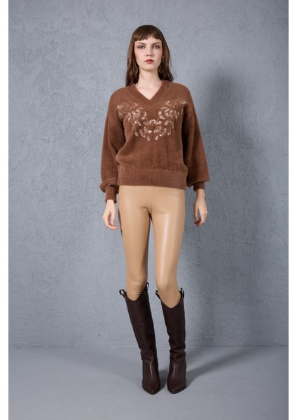 Kadın Kahve Sakal Iplik Önü Boncuk Nakışlı Balon Kollu V Yaka Triko Kazak