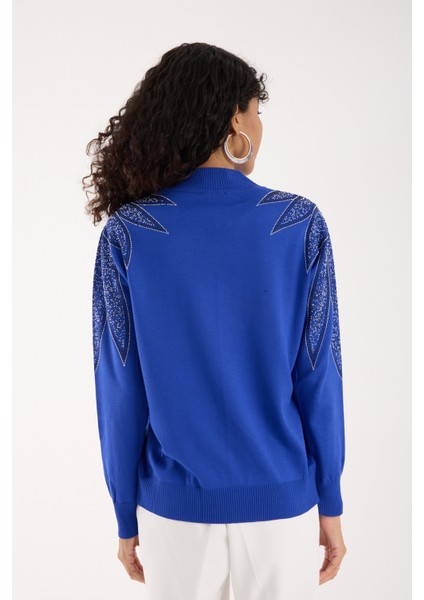 Kadın Saks Mavisi Viskon Kumaş Taş Detaylı Omuzlar Yarım Balıkçı Yaka Triko Bluz indirimleri