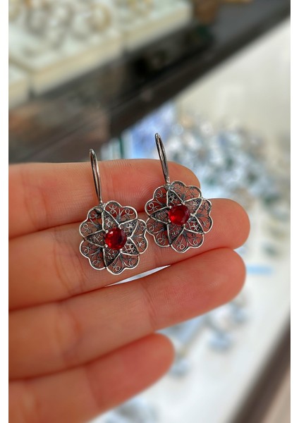 Gümüş Eskitme Kırmızı Taşlı Telkari Küpe