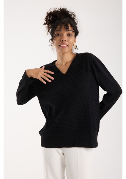 Kadın Siyah Viskon Kumaş V Yaka Simli Triko Bluz fırsatları
