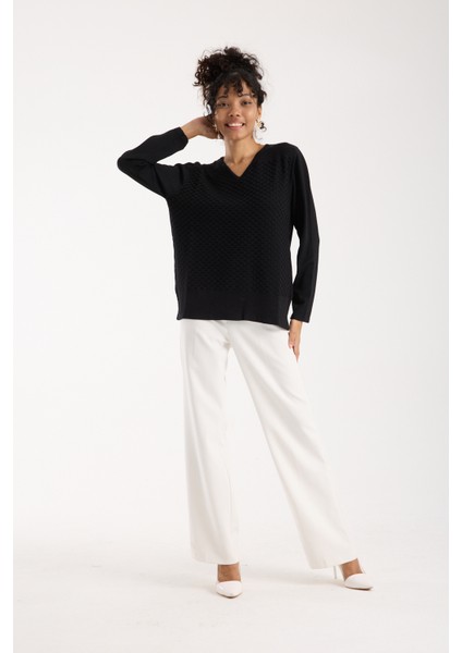 Kadın Siyah Viskon Kumaş V Yaka Simli Triko Bluz