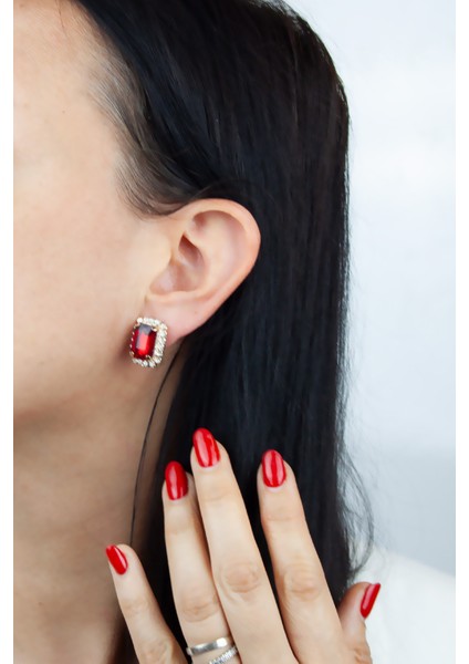 Yakut Görünümlü Baget Taş Küpe