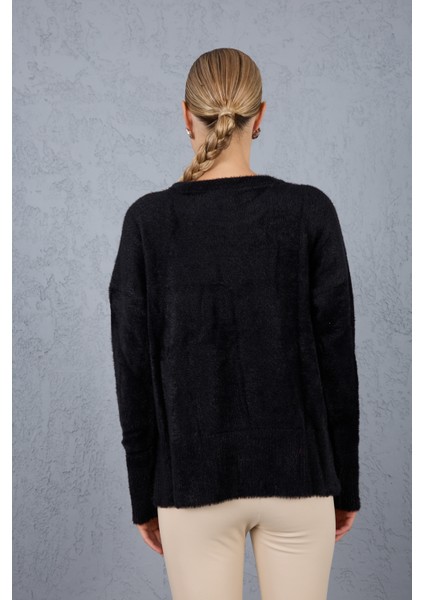 Kadın Siyah Sakal Iplik Yan Yırtmaçlı Inci Detaylı Bisiklet Yaka Triko Kazak fırsatları