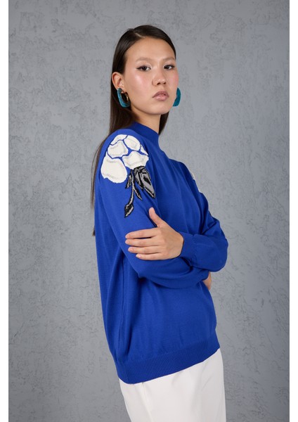 Kadın Saks Mavisi Elit Viskon Kumaş Taş Detaylı Omuzlar Yarım Balıkçı Yaka Triko Bluz fırsatları