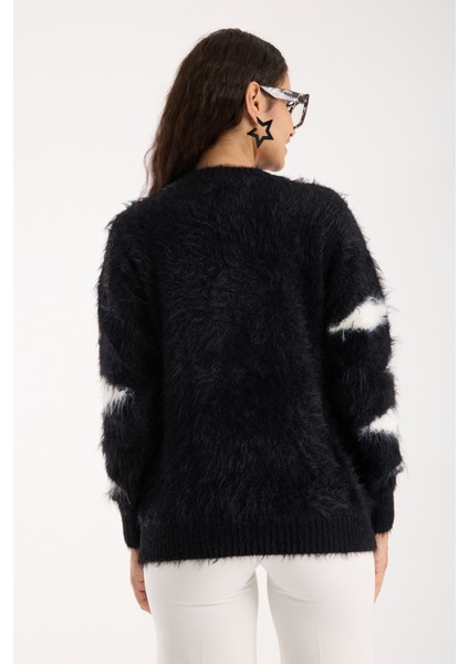 Kadın Siyah-Beyaz Sakal Iplik Taş ve Inci Detaylı Bisiklet Yaka Triko Kazak