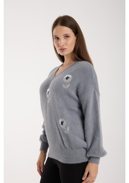 Kadın Gri Sakal Iplik Balon Kollu Boncuk Nakışlı V Yaka Triko Kazak modelleri