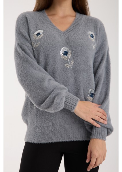 Kadın Gri Sakal Iplik Balon Kollu Boncuk Nakışlı V Yaka Triko Kazak fırsatları