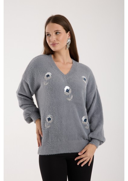 Kadın Gri Sakal Iplik Balon Kollu Boncuk Nakışlı V Yaka Triko Kazak indirimleri