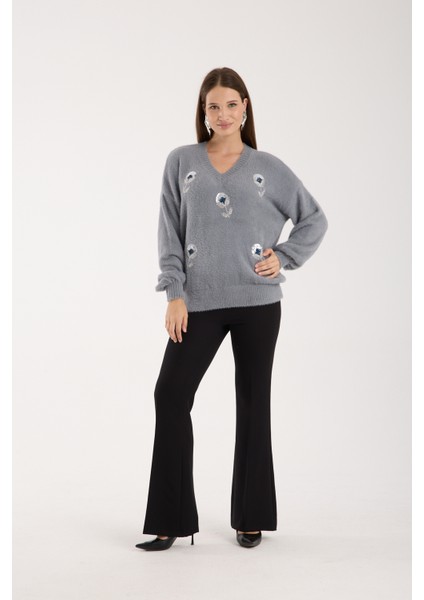 Kadın Gri Sakal Iplik Balon Kollu Boncuk Nakışlı V Yaka Triko Kazak