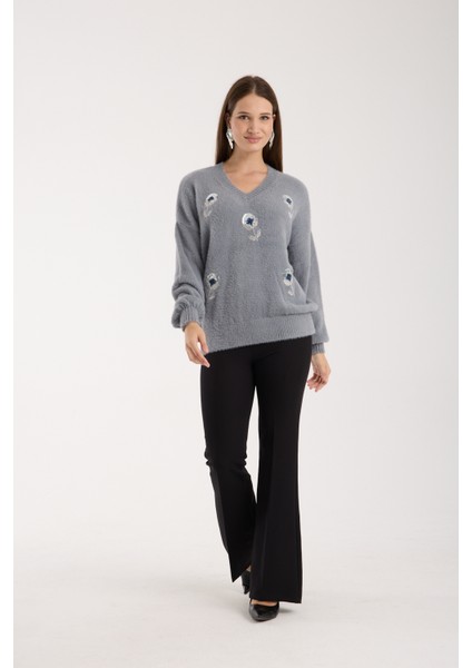 Kadın Gri Sakal Iplik Balon Kollu Boncuk Nakışlı V Yaka Triko Kazak