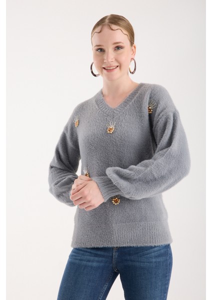 Kadın Gri Sakal Iplik Önü Aksesuarlı Balon Kollu V Yaka Triko Kazak fiyatları