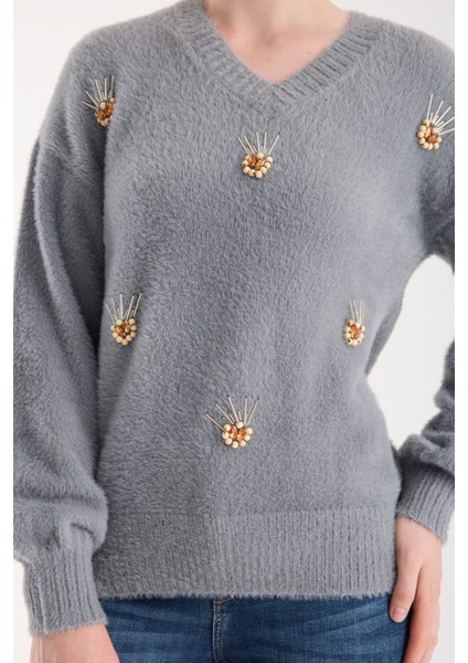 Kadın Gri Sakal Iplik Önü Aksesuarlı Balon Kollu V Yaka Triko Kazak modelleri