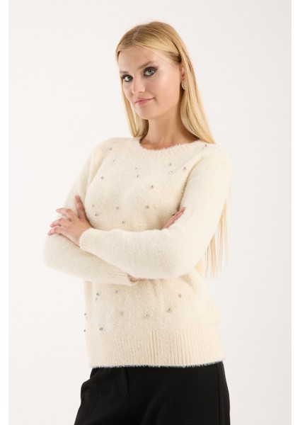 Kadın Ekru Sakal Iplik Taş ve Inci Detaylı Bisiklet Yaka Triko Kazak