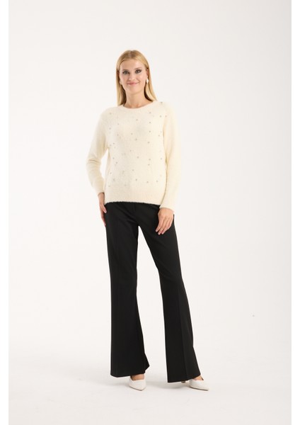 Kadın Ekru Sakal Iplik Taş ve Inci Detaylı Bisiklet Yaka Triko Kazak