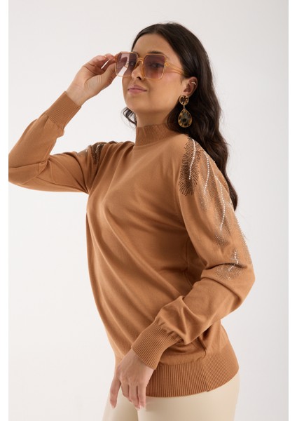 Kadın Bej Elit Viskon Kumaş Taş Detaylı Omuzlar Yarım Balıkçı Yaka Triko Bluz fırsatları