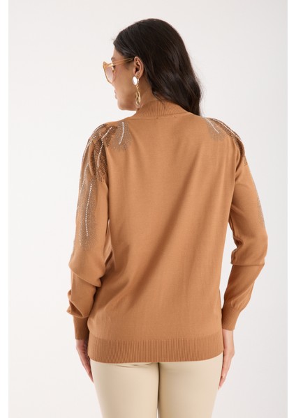 Kadın Bej Elit Viskon Kumaş Taş Detaylı Omuzlar Yarım Balıkçı Yaka Triko Bluz indirimleri