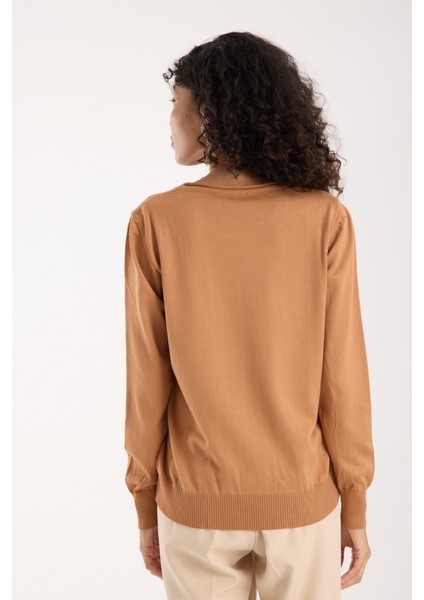 Kadın Bej Elit Viskon Kumaş Taş ve Inci Detaylı Yuvalak Yaka Triko Bluz indirimleri