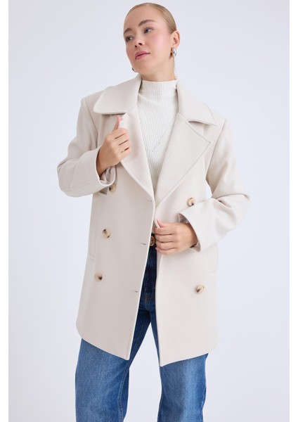 Düğmeli Büyük Cepli Kısa Kaşe Kaban