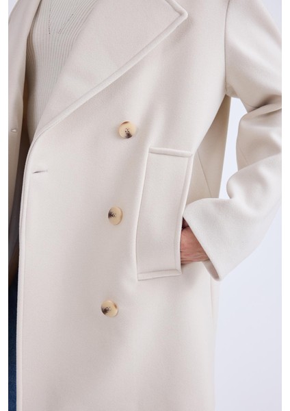 Düğmeli Büyük Cepli Kısa Kaşe Kaban modelleri