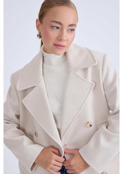 Düğmeli Büyük Cepli Kısa Kaşe Kaban fırsatları