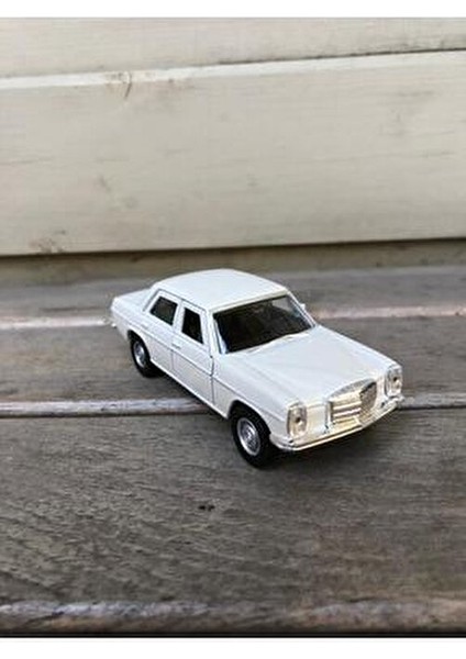 Welly Mercedes-Benz W114 220 Diecast Metal Araba Model Araba Oyuncak Araba Çek Bırak Araba 12 cm fiyatları