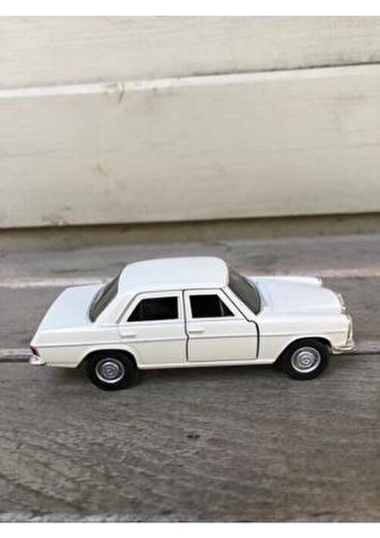 Welly Mercedes-Benz W114 220 Diecast Metal Araba Model Araba Oyuncak Araba Çek Bırak Araba 12 cm modelleri