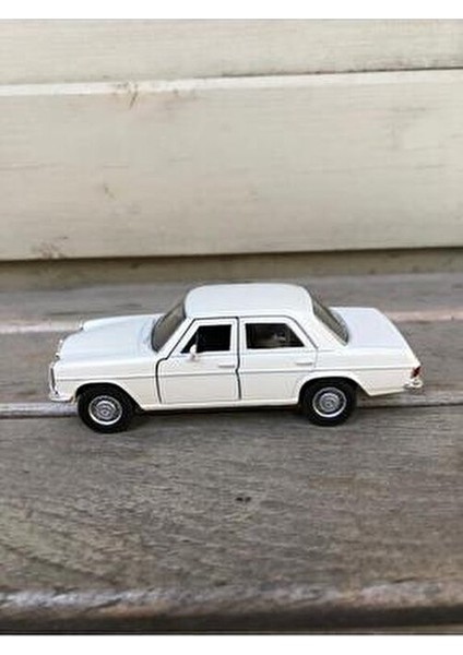 Welly Mercedes-Benz W114 220 Diecast Metal Araba Model Araba Oyuncak Araba Çek Bırak Araba 12 cm fırsatları