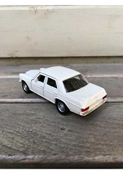 Welly Mercedes-Benz W114 220 Diecast Metal Araba Model Araba Oyuncak Araba Çek Bırak Araba 12 cm