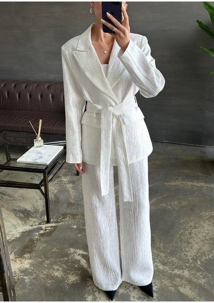 Ekru Beli Kuşaklı Ceket ve Pantolon Parlak Takım