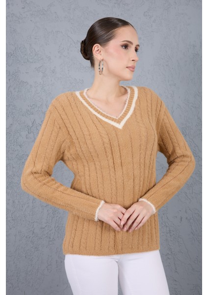 Kadın Bej Sakal Iplik Kontrast Biyeli V Yaka Triko Kazak