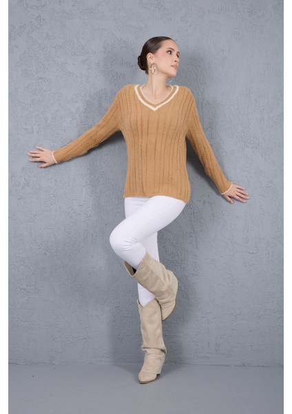 Kadın Bej Sakal Iplik Kontrast Biyeli V Yaka Triko Kazak