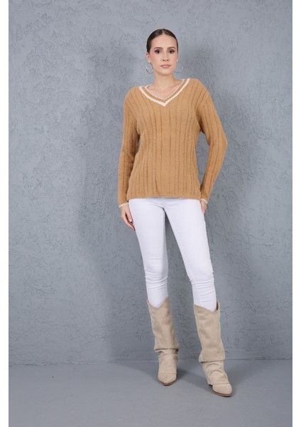Kadın Bej Sakal Iplik Kontrast Biyeli V Yaka Triko Kazak