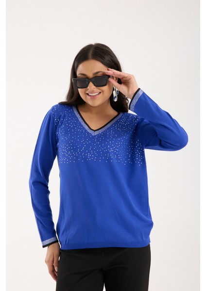 Kadın Saks Mavisi Viskon Kumaş Taş Detaylı Kontrast Sim Biyeli V Yaka Triko Bluz fiyatları