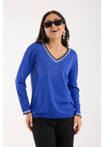 Kadın Saks Mavisi Viskon Kumaş Taş Detaylı Kontrast Sim Biyeli V Yaka Triko Bluz fırsatları