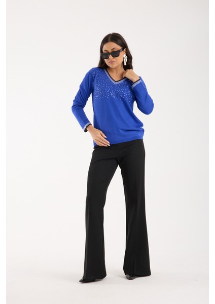 Kadın Saks Mavisi Viskon Kumaş Taş Detaylı Kontrast Sim Biyeli V Yaka Triko Bluz