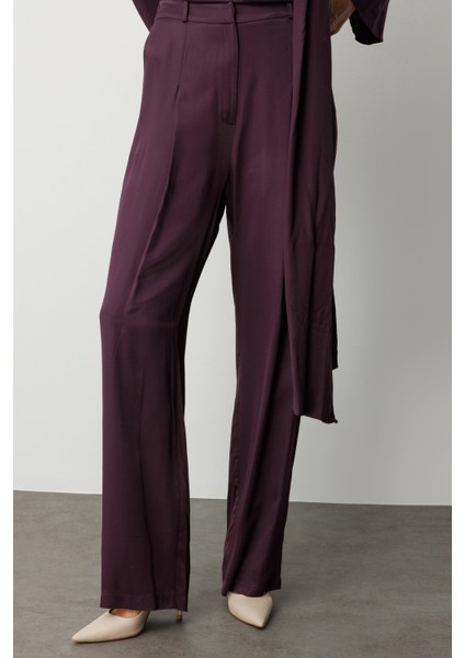 Pilise Detaylı Bordo Saten Dökümlü Pantolon modelleri