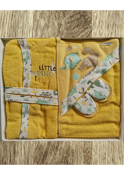 Erkek Bebek Bornoz Seti 5’li – %100 Pamuk – Antialerjenik – Sarı Dinozor Desenli