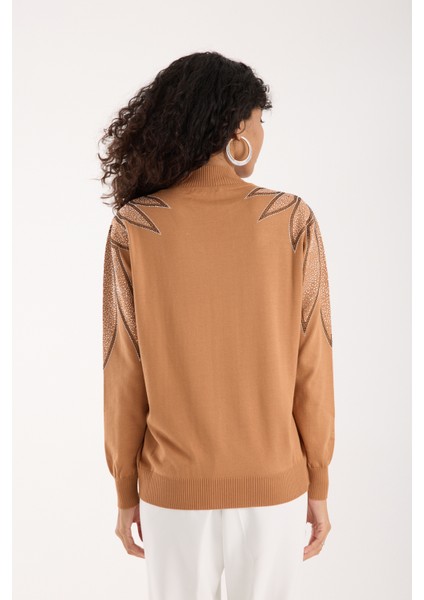 Kadın Bej Viskon Kumaş Taş Detaylı Omuzlar Yarım Balıkçı Yaka Triko Bluz modelleri